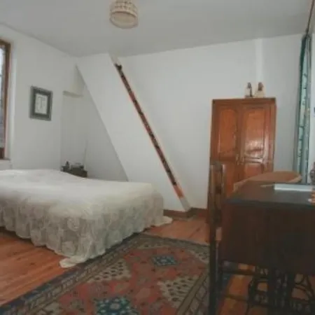 Chambres D'hotes Haut De Belleville Bed & Breakfast