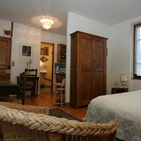 Chambres D'hotes Haut De Belleville Bed & Breakfast *