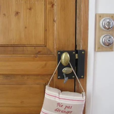 Chambres D'hotes Haut De Belleville Bed & Breakfast *